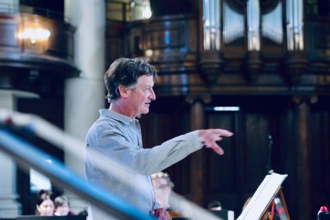 Harry Bicket directing Rodelinda